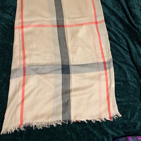 Scarf 🧣 - Picture 1 of 2